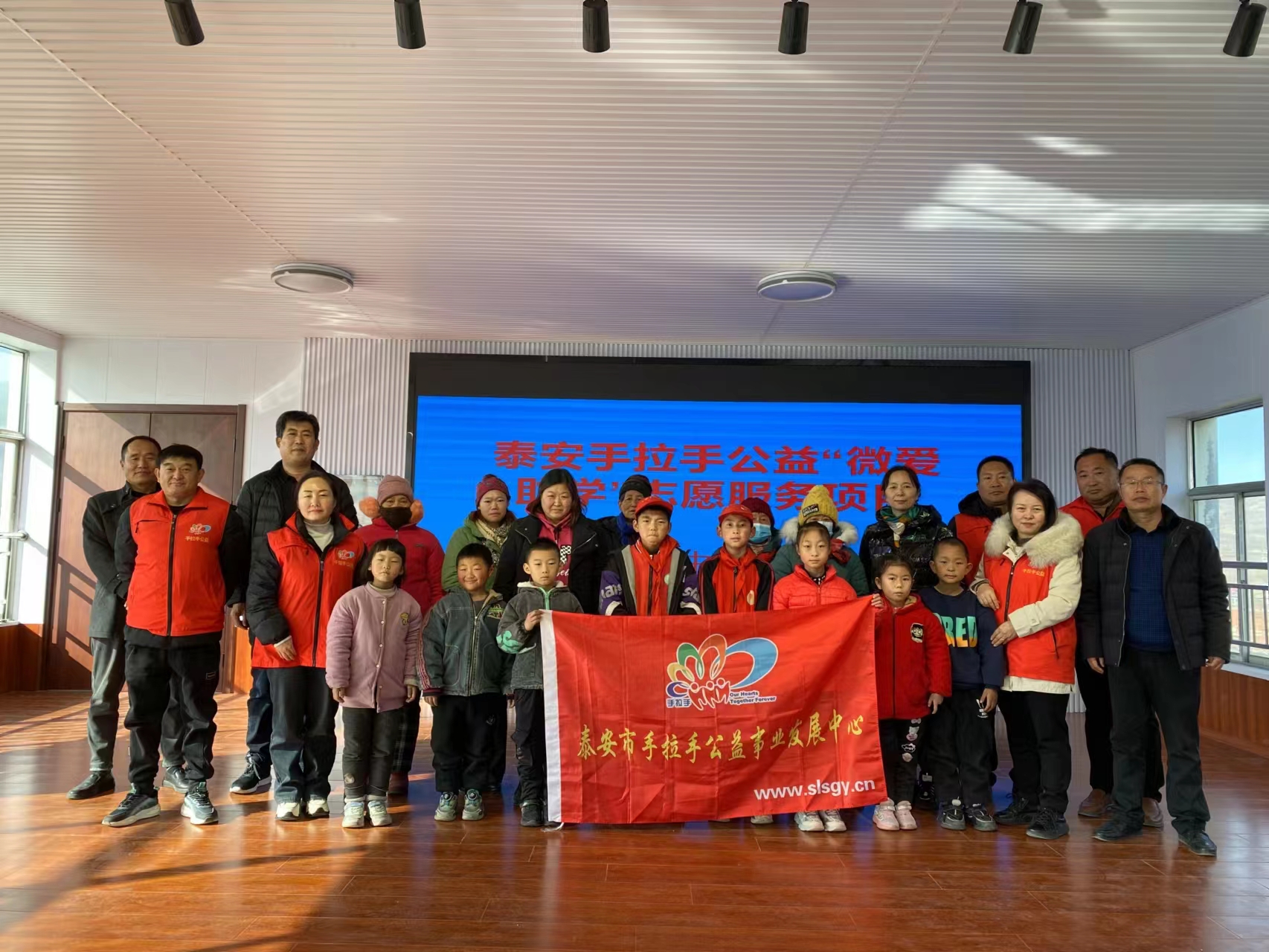2023.11.29“微爱助学”第502期回访岱岳区黄前中学、下港镇中心小学部分困境家庭学生及送达帮扶款的活动总结