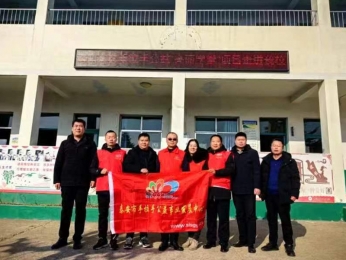 2024.01.26“亮丽学堂”第77期回访下港镇中心小学和晨光小学并捐赠课桌椅活动