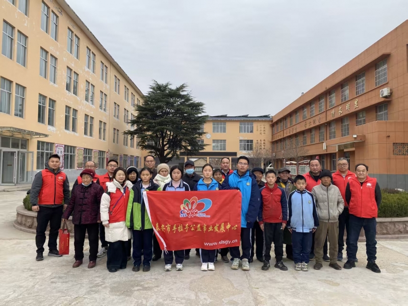 2025.12.12“微爱助学”第578期回访泰山区化马湾一中部分困境家庭学生及送达帮扶款的活动总结