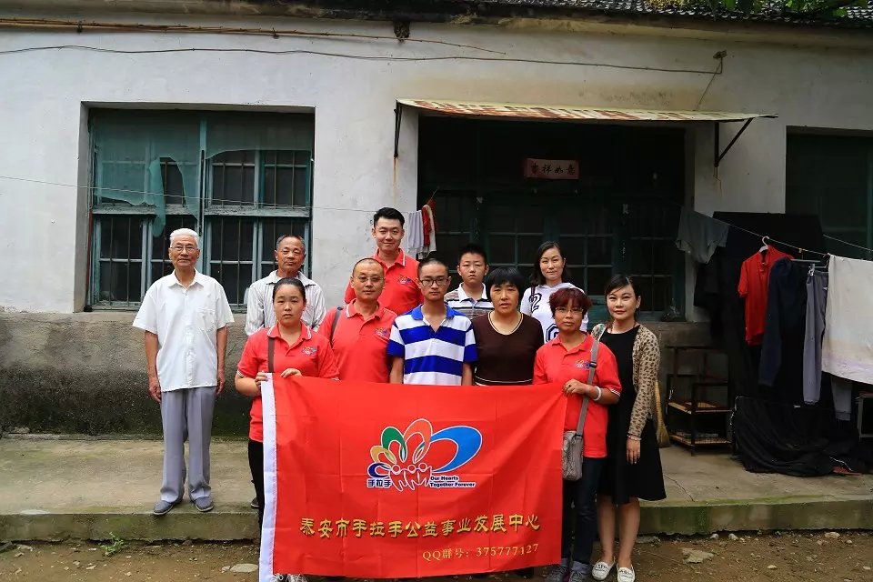 2015.08.31手拉手——微爱助学，为大津口考上大学的详明送达帮扶款