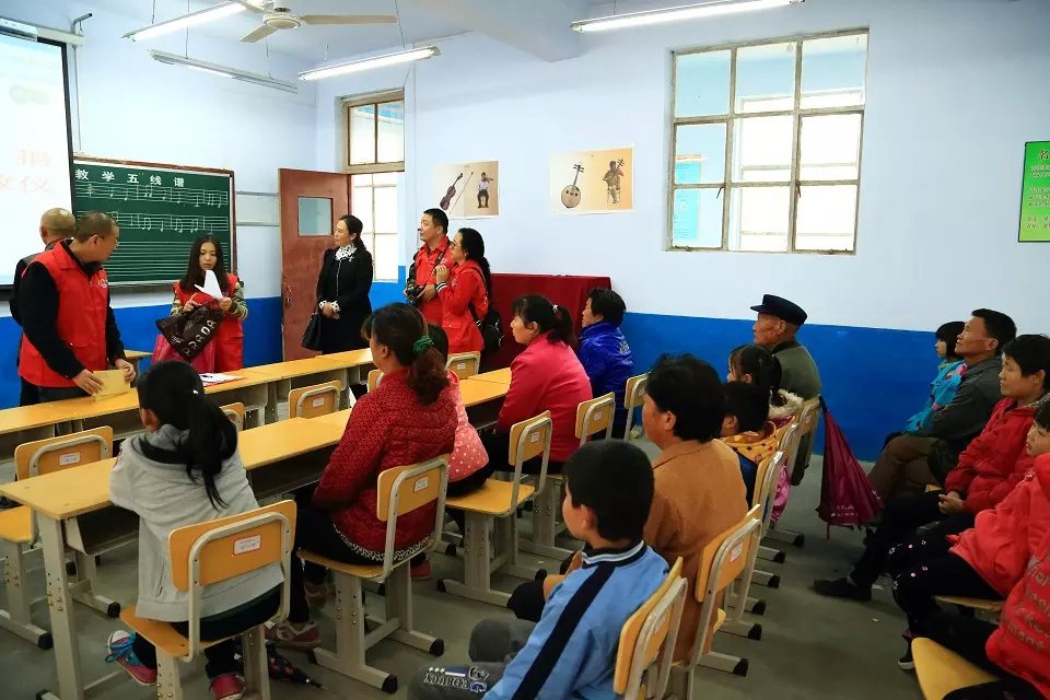 2015.10.26微爱助学部回访徂徕崔家庄小学活动总结