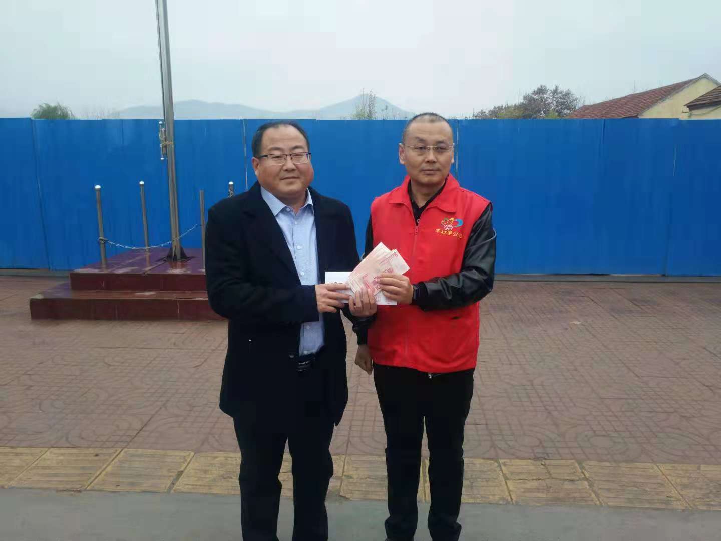 2018.11.15回访良庄镇茅茨小学爱心煤炭及下港镇下里小学爱心餐桌活动总结