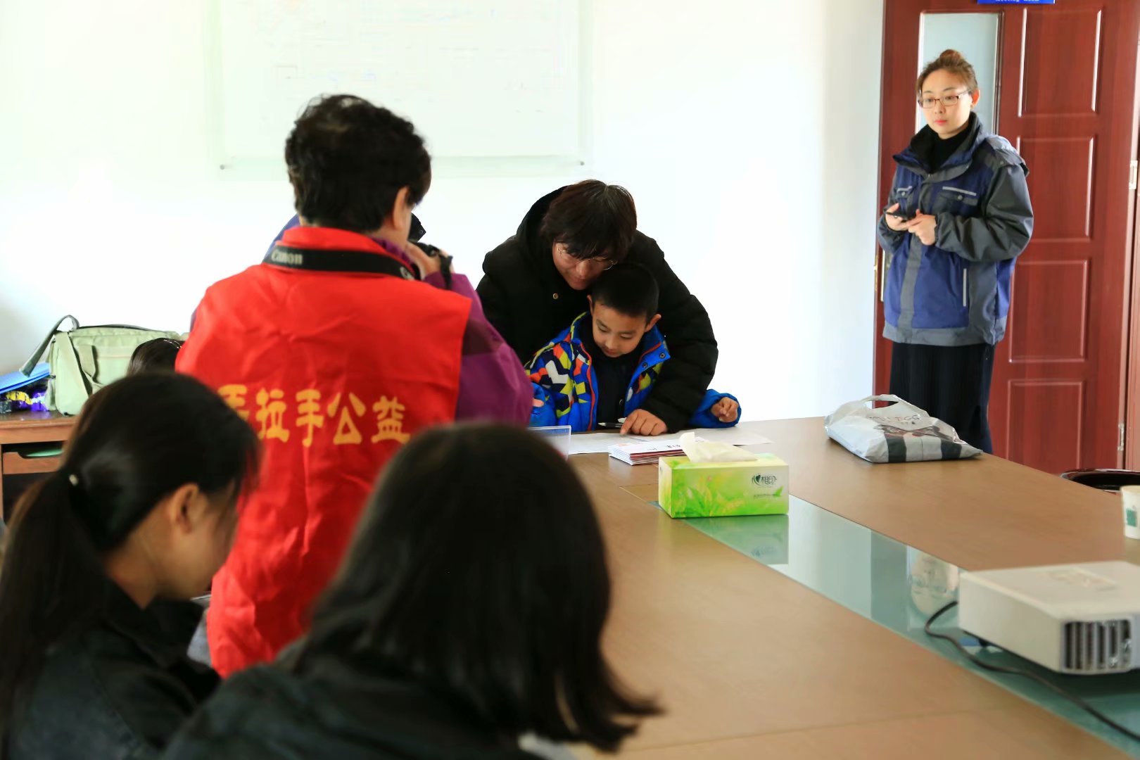 2019.03.16泰安手拉手公益联合龙泉水务为满庄困境孩子 送帮扶款的总结