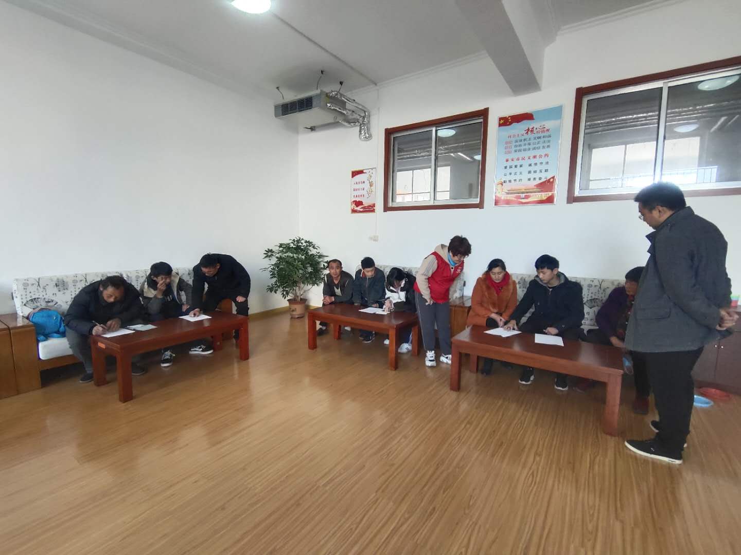 2020.11.03微爱助学第375期回访下港十六中、盘坡小学、黄前小学部分困难家庭学生及送达帮扶款的活动总结