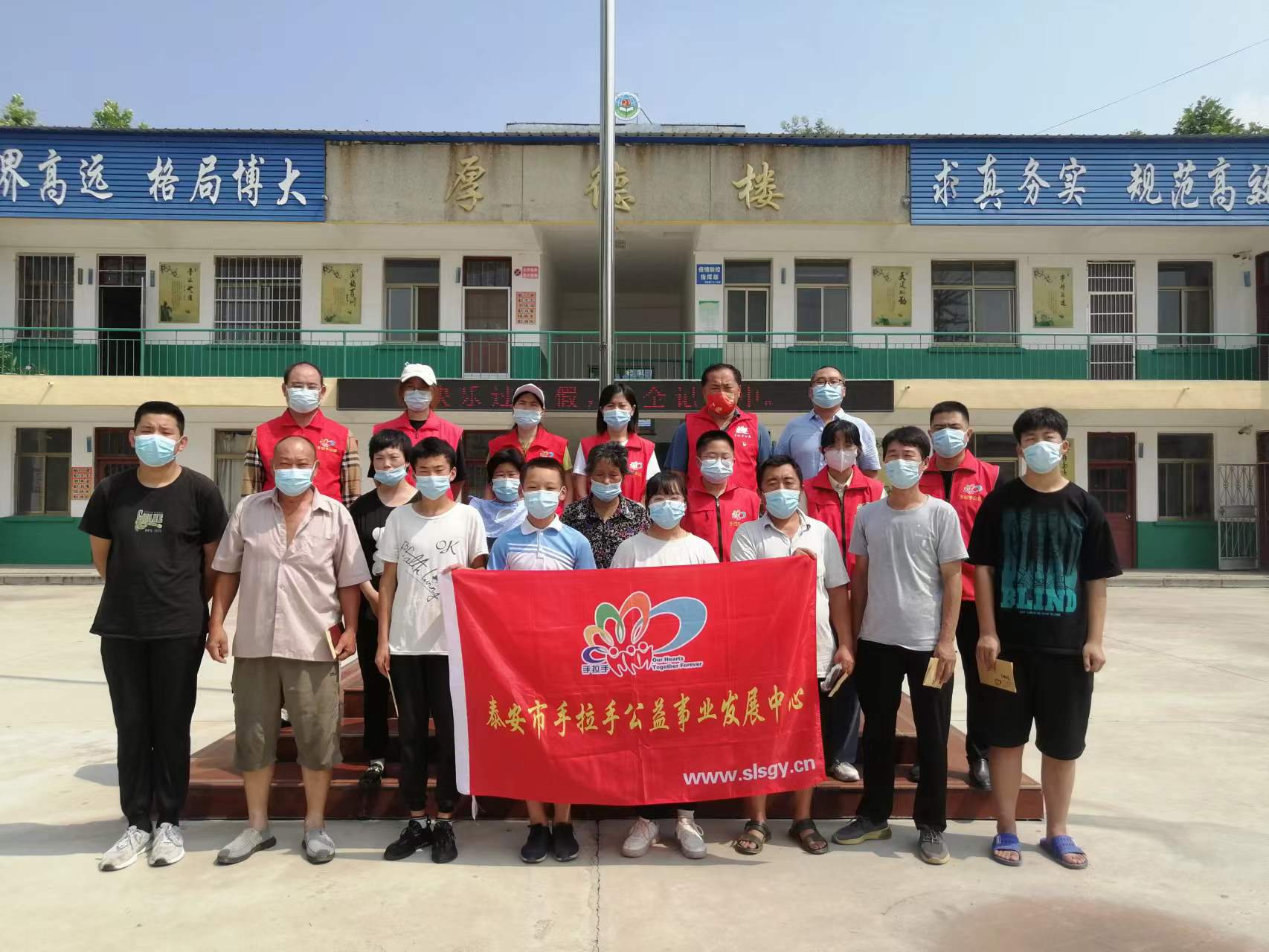 2022.07.22“微爱助学”第440期回访房村镇二十一中部分困境家庭学生及送达帮扶款的活动总结