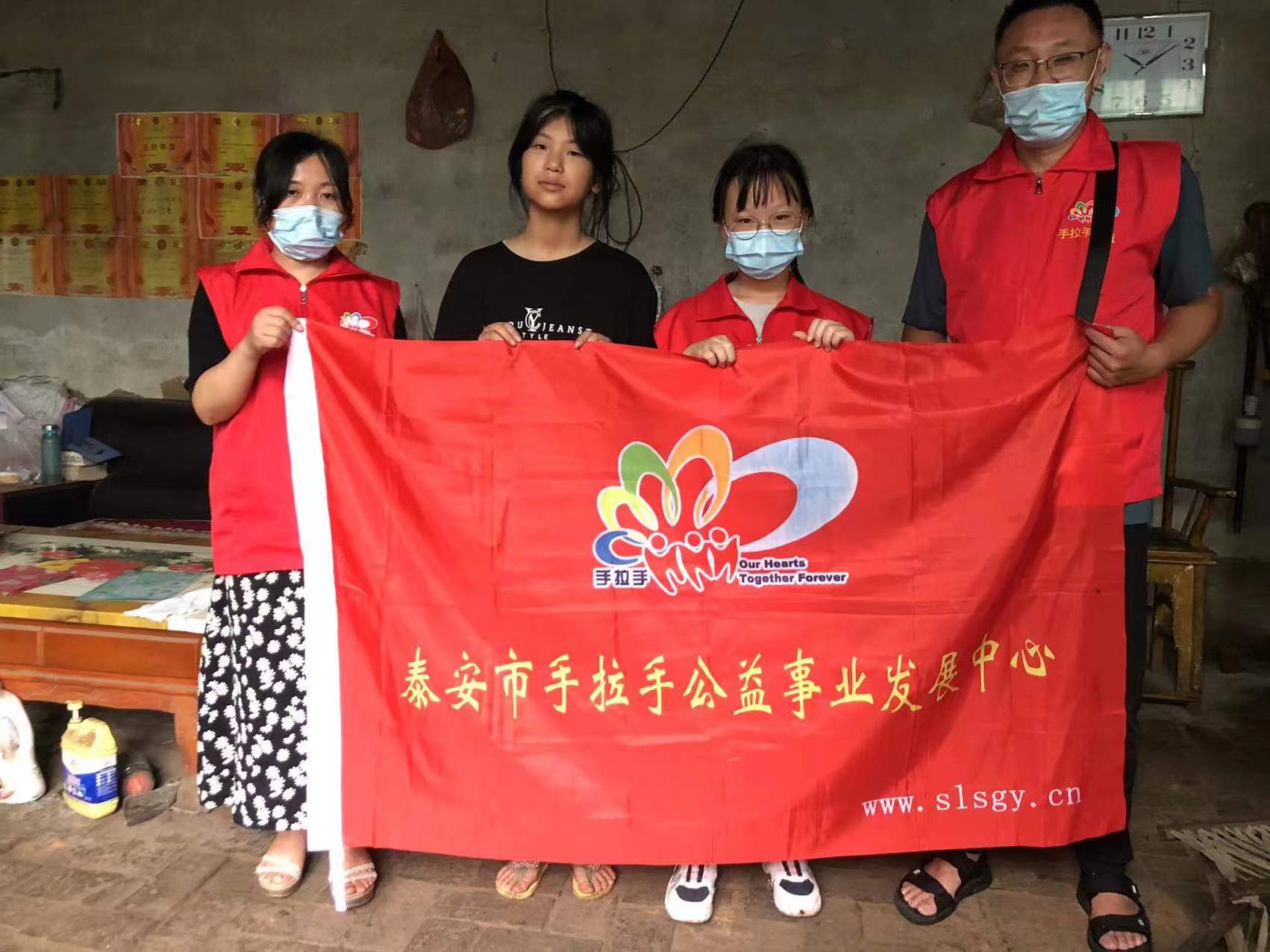 走访慰问贫困生、温情关怀暖人心