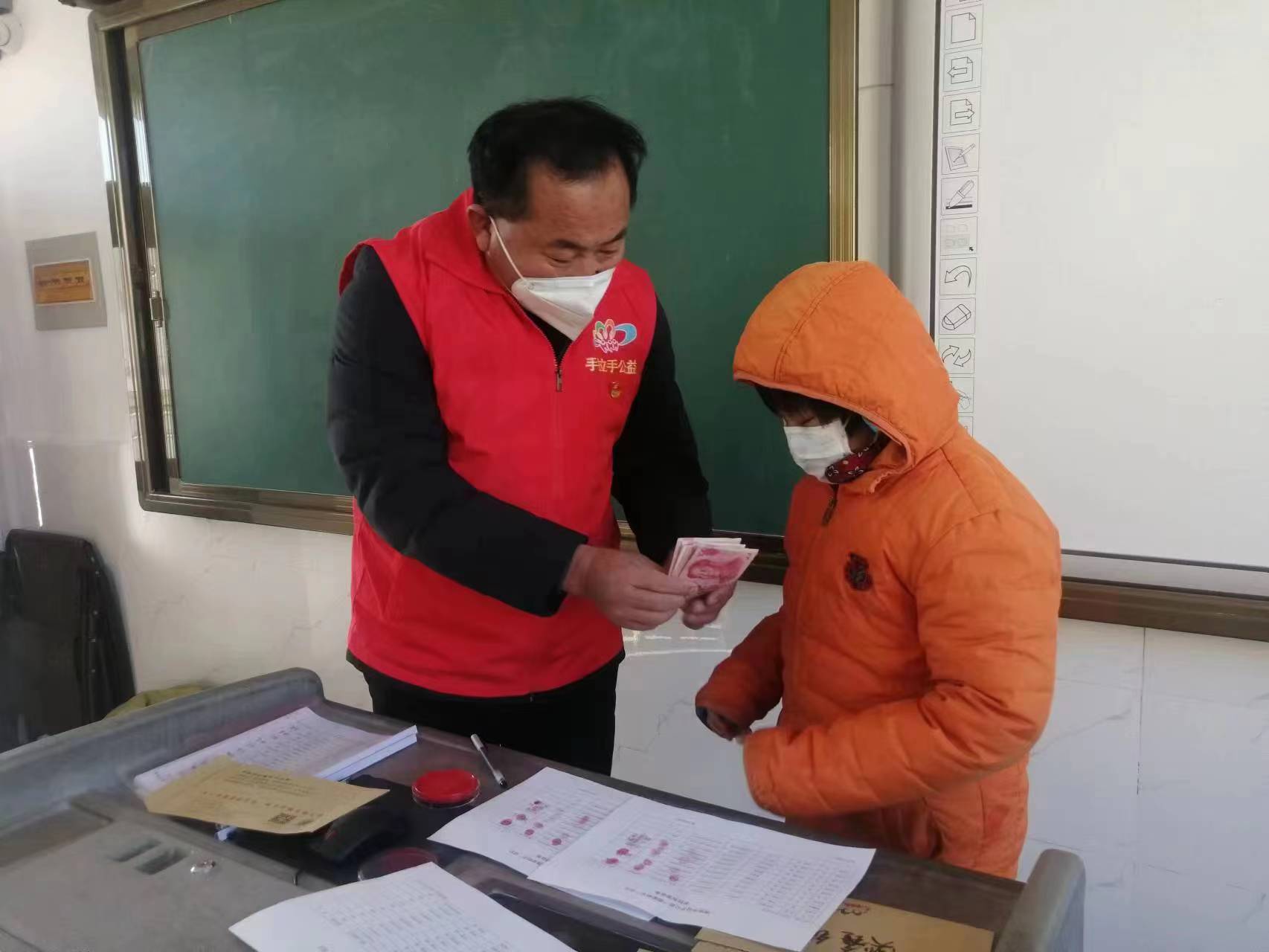 2022.12.28微爱助学第456期回访泰山景区大津口中心小学部分困境家庭学生 并送达帮扶款活动总结