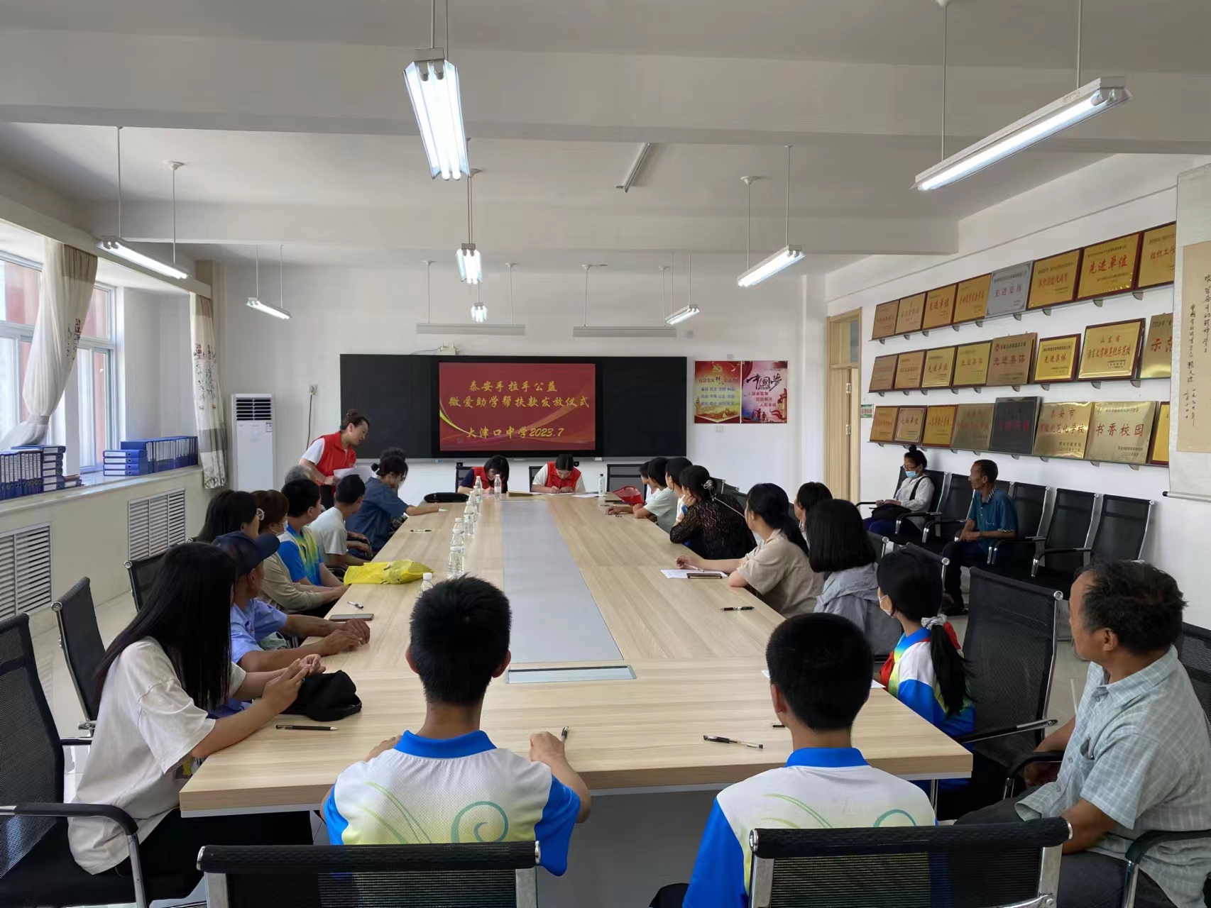 2023.07.17微爱助学第477期回访大津口中学部分困境家庭学生及送达帮扶款的活动总结