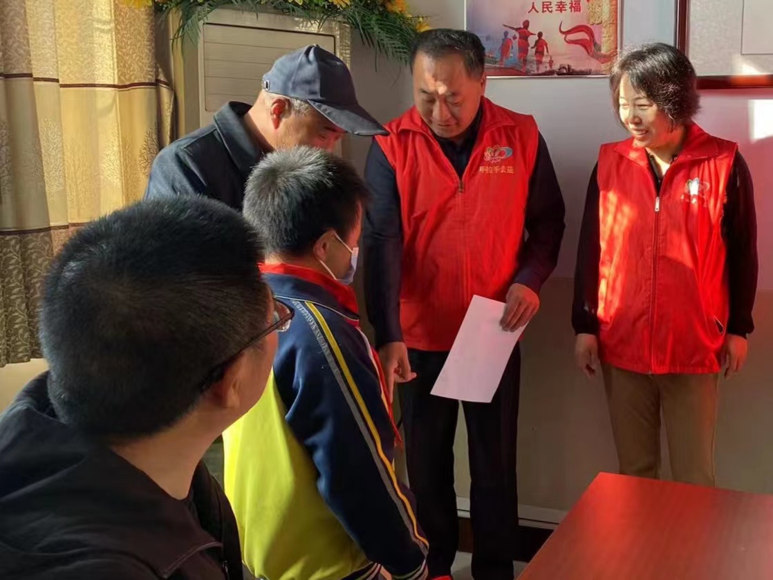 2023.10.25“微爱助学”第498期回访大津口中心小学部分困境家庭学生及送达帮扶款的活动总结