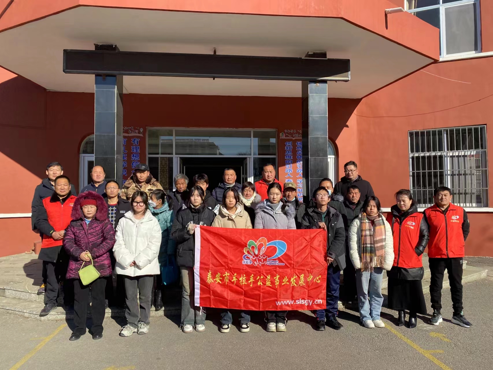 2023.12.21“微爱助学”第504期回访岱岳区范镇一中部分困境家庭学生及送达帮扶款的活动总结